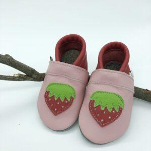 Krabbelschuhe Erdbeere rosa