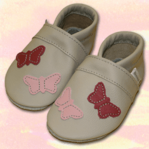 Krabbelschuhe Schmetterling-Applikation Ecru