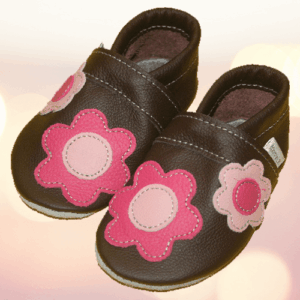 Krabbelschuhe Blumen-Applikation Braun