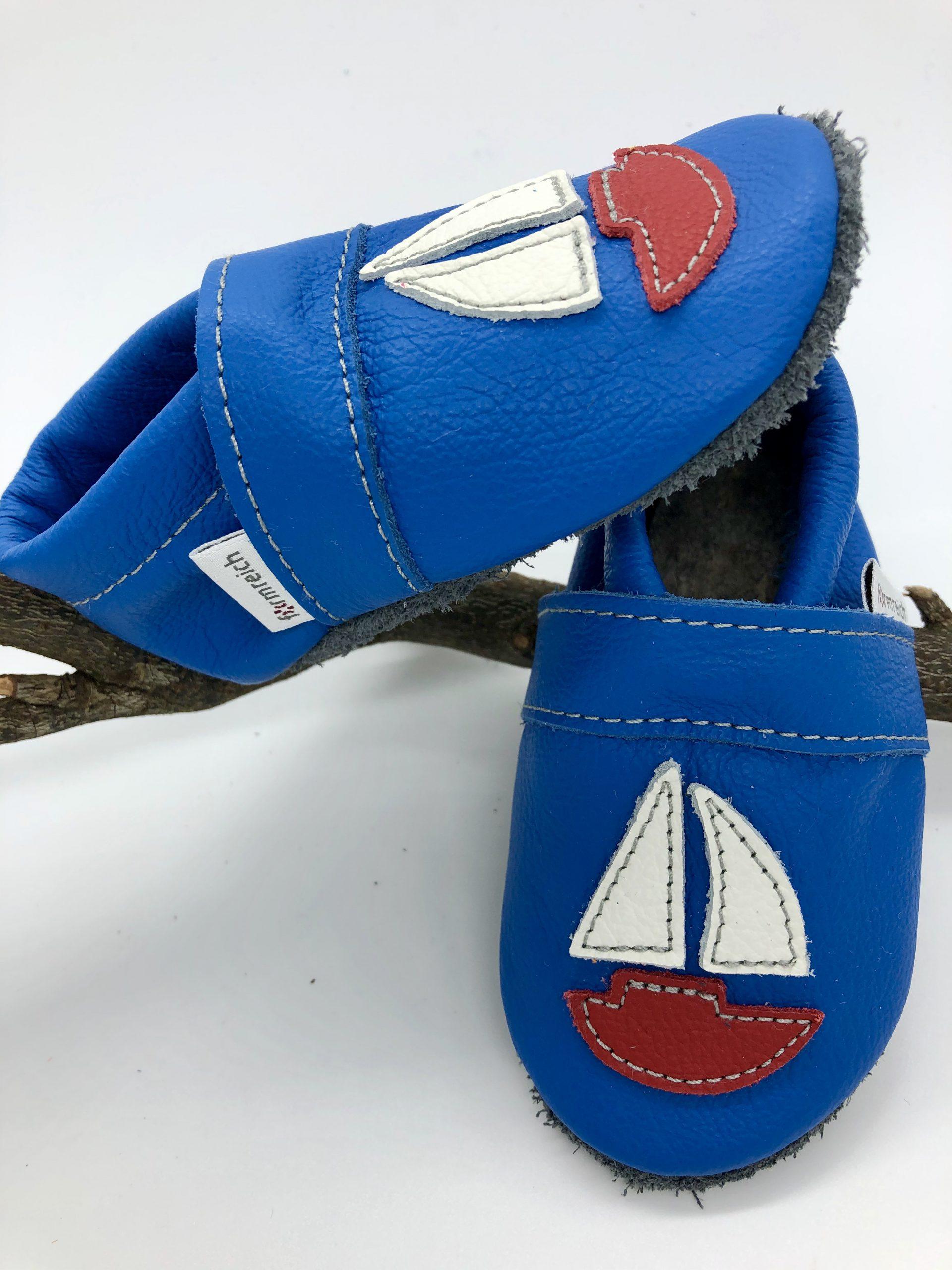 Krabbelschuhe Segelboot-Applikation Kornblume