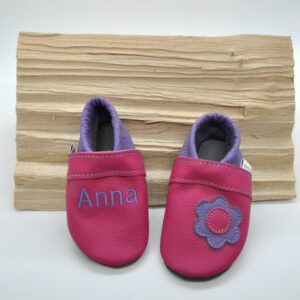 lila-pinke Krabbelschuhe mit Anna und Blumen-Applikation Gr.18/19 – SALE