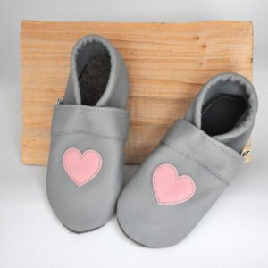 Lederpuschen Grau mit Herz Gr.26/27 schmal – SALE