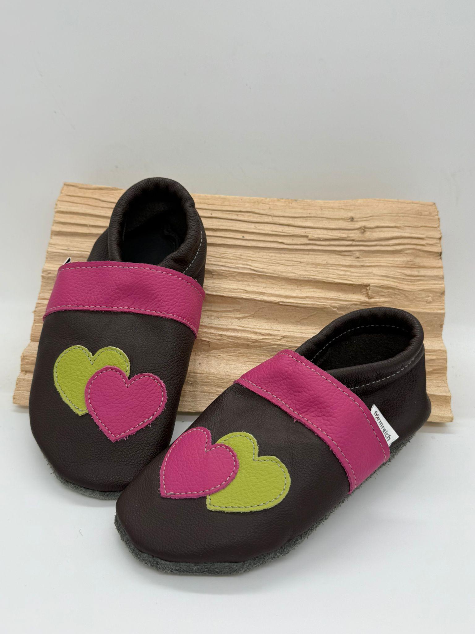 braune Lederpuschen mit Herz Applikation Gr. 28/29 SALE