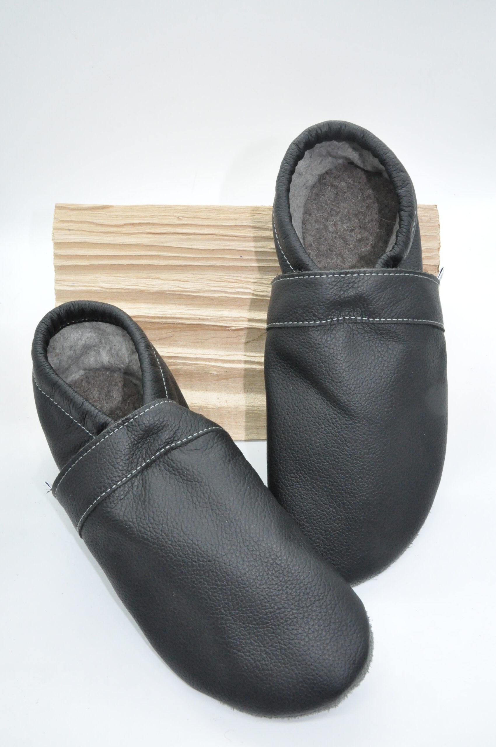 gefütterte Lederpuschen Schwarz Gr.40 – SALE